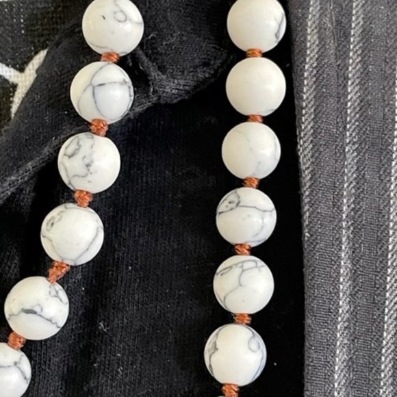 Howlite Hand Knotted 58" Flapper Length Beaded Necklace Gorgeous Vintage - Picture 6 of 14